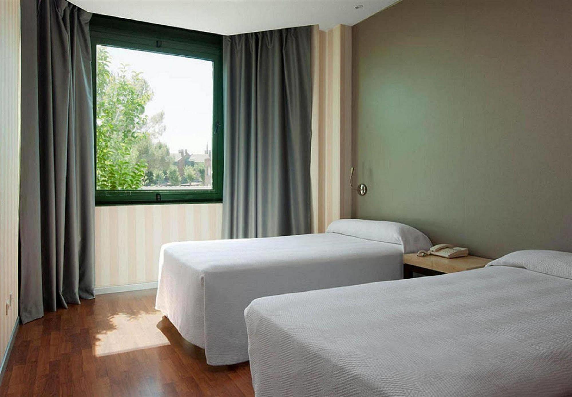 Apartamentos Th Las Rozas Buitenkant foto