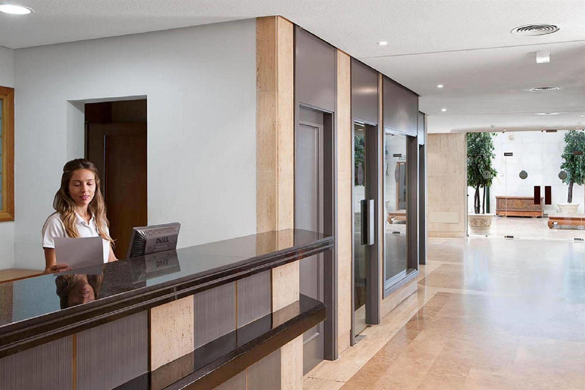 Apartamentos Th Las Rozas Buitenkant foto